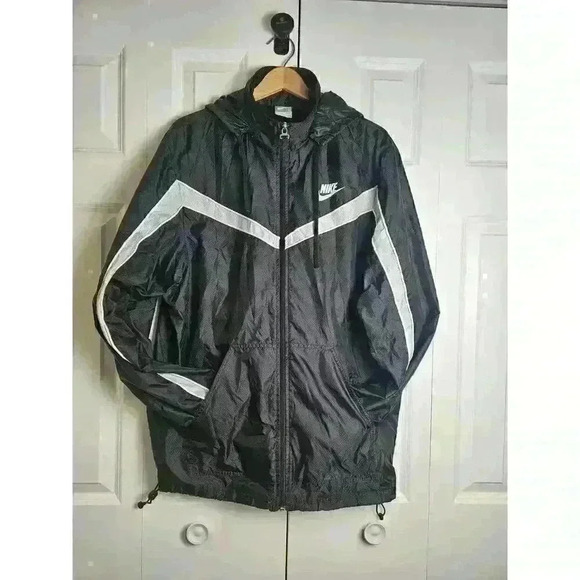 Nike Light Jacket with Hood and Hood Pocket Large - Picture 1 of 8